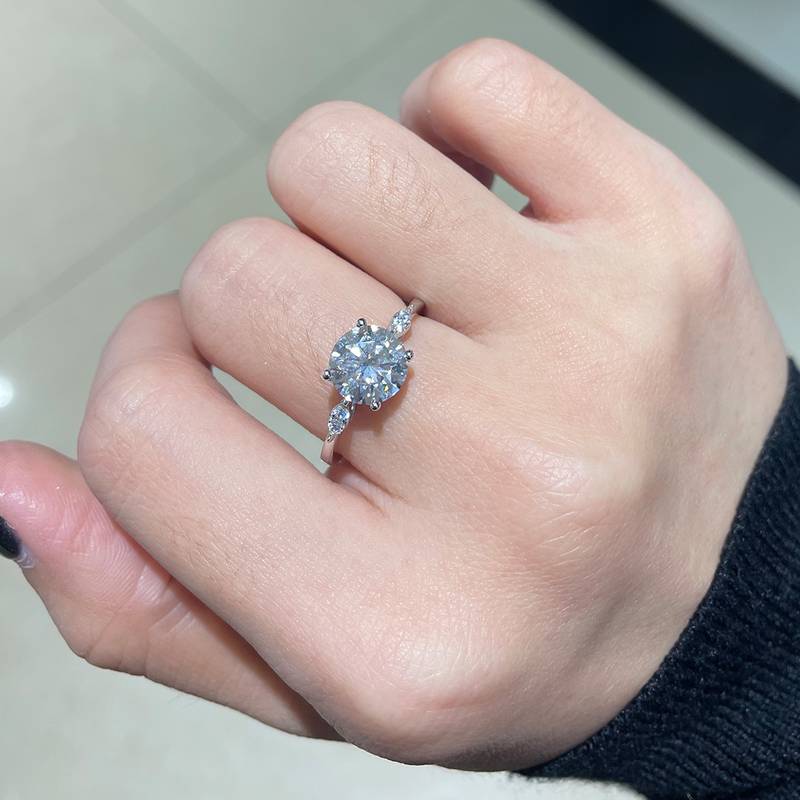 四爪Women's RingS925银镀18K白金定制选款主石Moissanite2.0ct/副石高碳钻